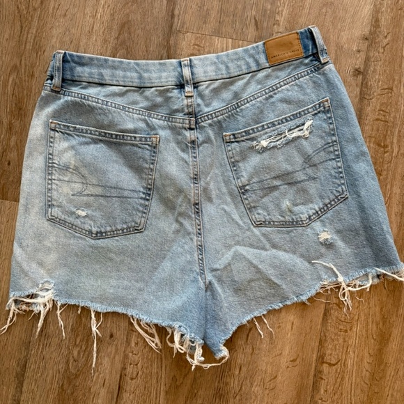 American Eagle Mom Short - Picture 2 of 3